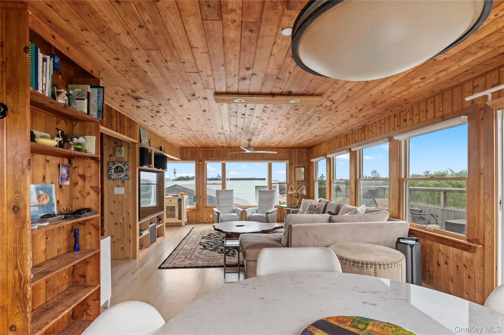 33 Schooner Ocean Beach, NY 11770