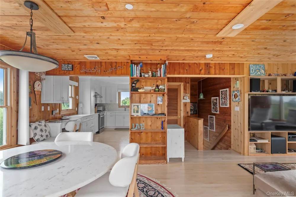 33 Schooner Ocean Beach, NY 11770