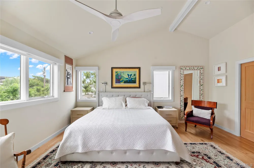 33 Schooner Ocean Beach, NY 11770