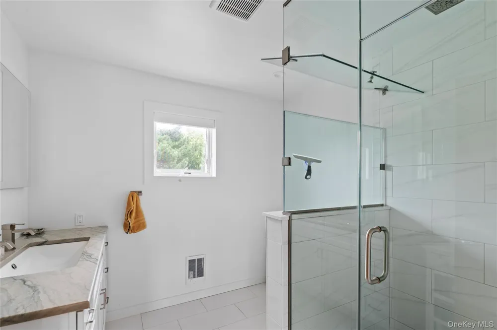 33 Schooner Ocean Beach, NY 11770