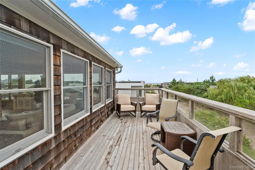33 Schooner Ocean Beach, NY 11770