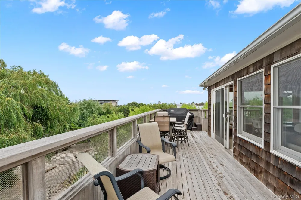 33 Schooner Ocean Beach, NY 11770
