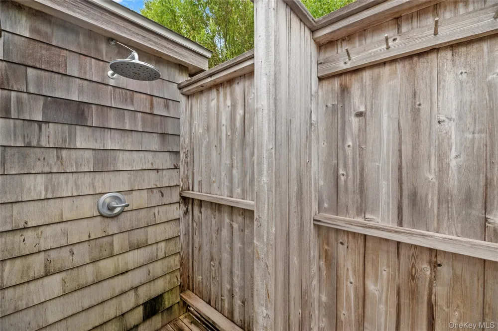 33 Schooner Ocean Beach, NY 11770