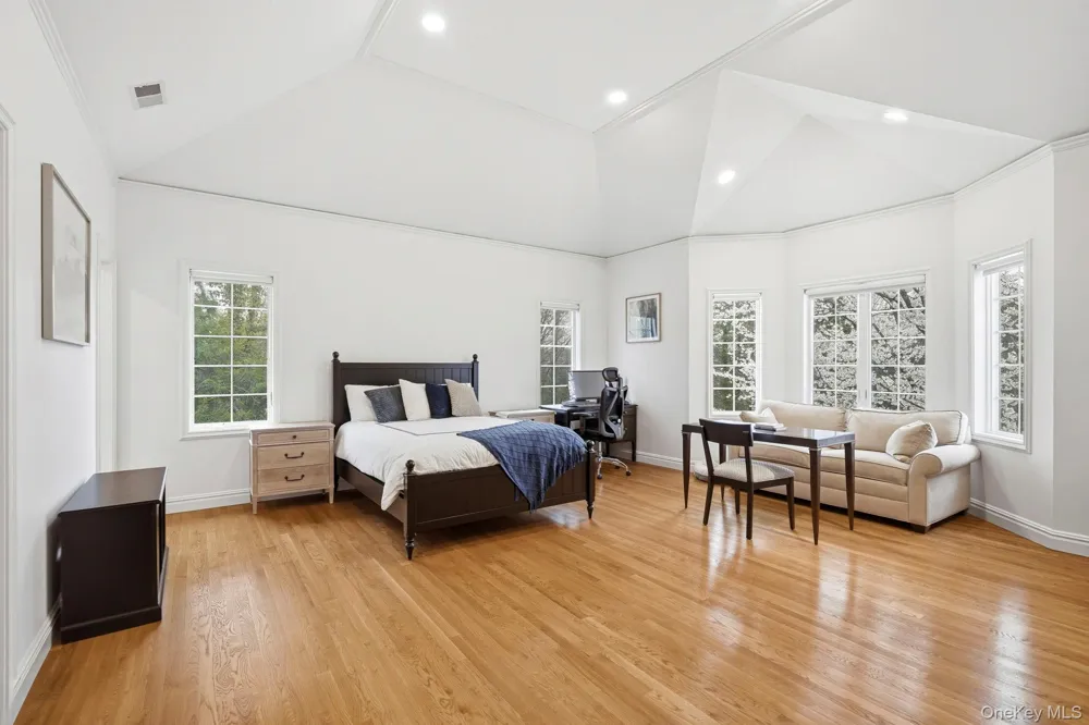 2 Coventry Court Larchmont, NY 10538