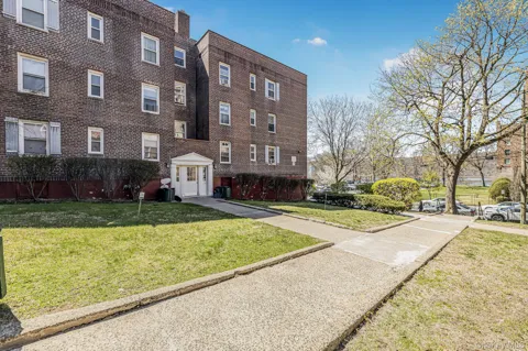 150 Ravine Avenue #3B