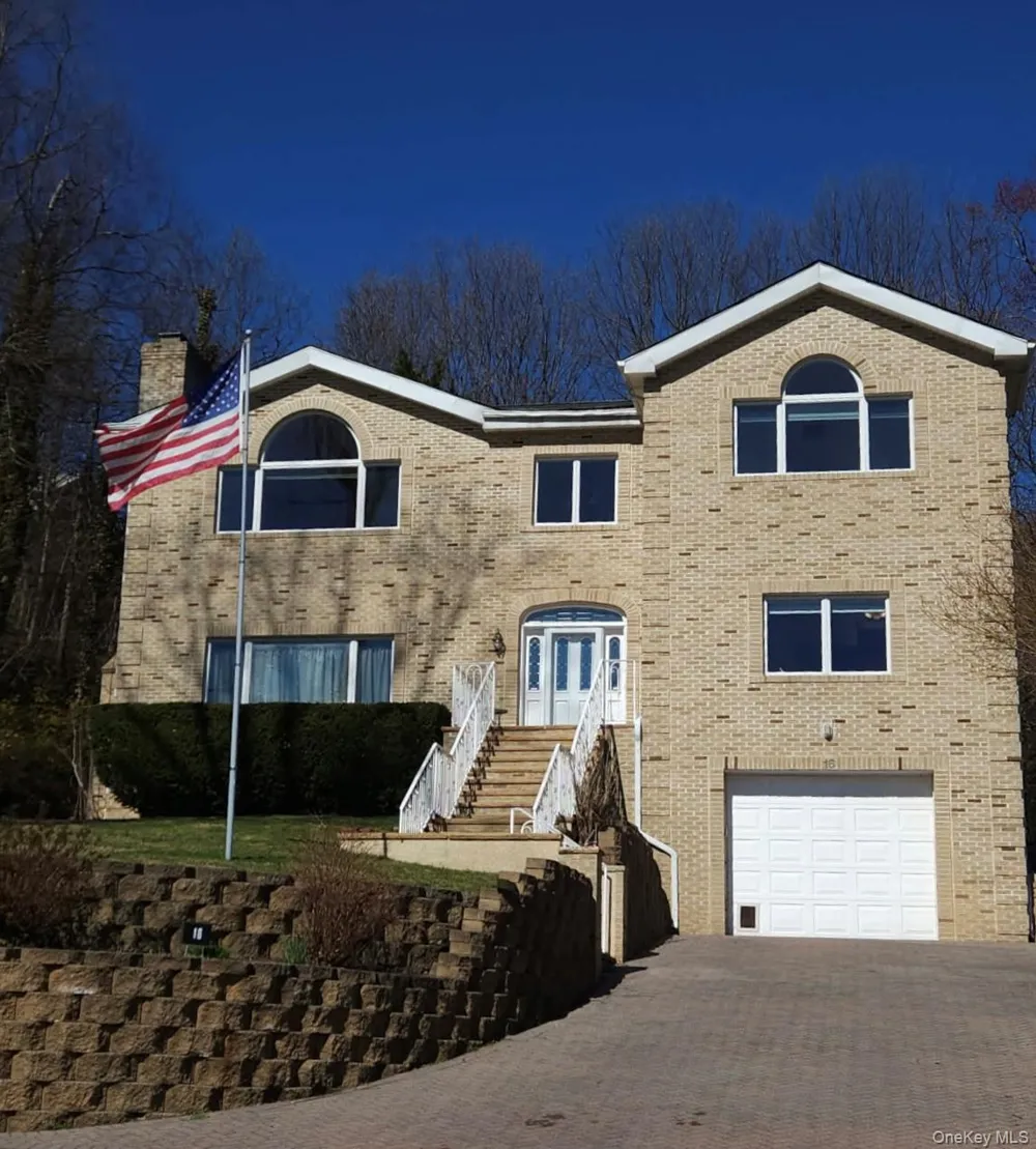 16 E Slope Road Bayville, NY 11709
