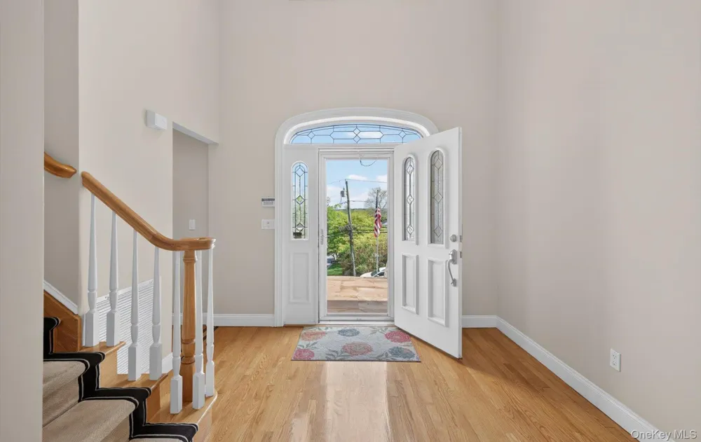 16 E Slope Road Bayville, NY 11709