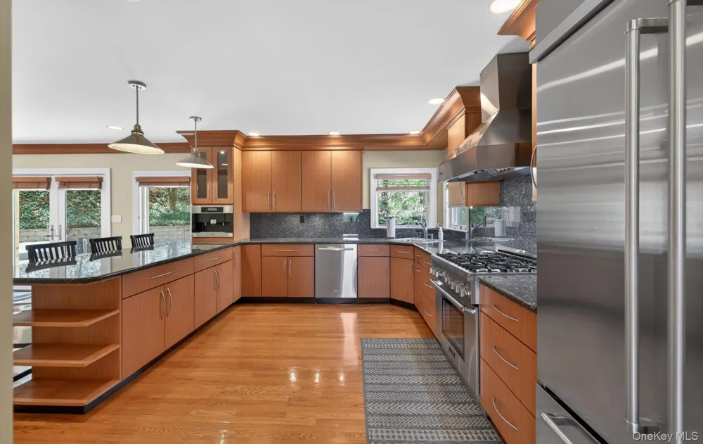 16 E Slope Road Bayville, NY 11709