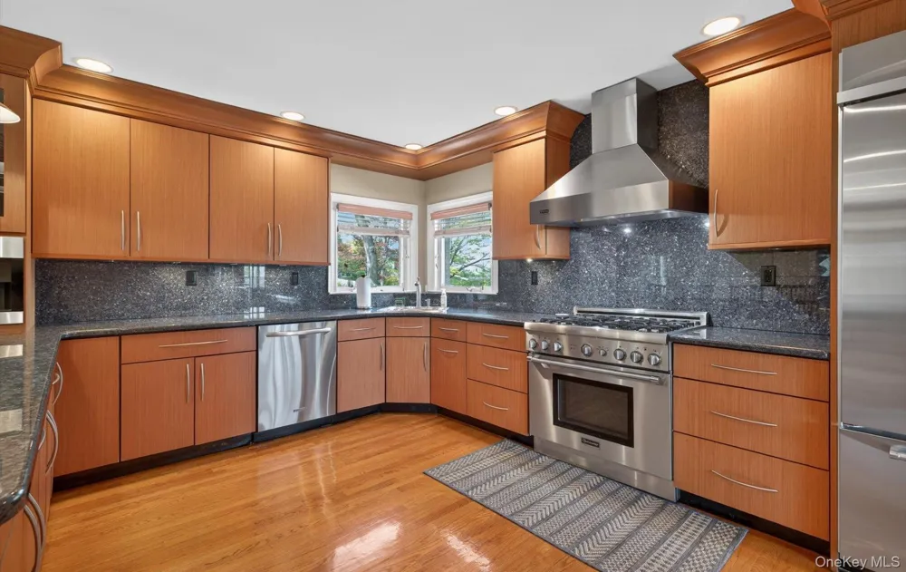 16 E Slope Road Bayville, NY 11709
