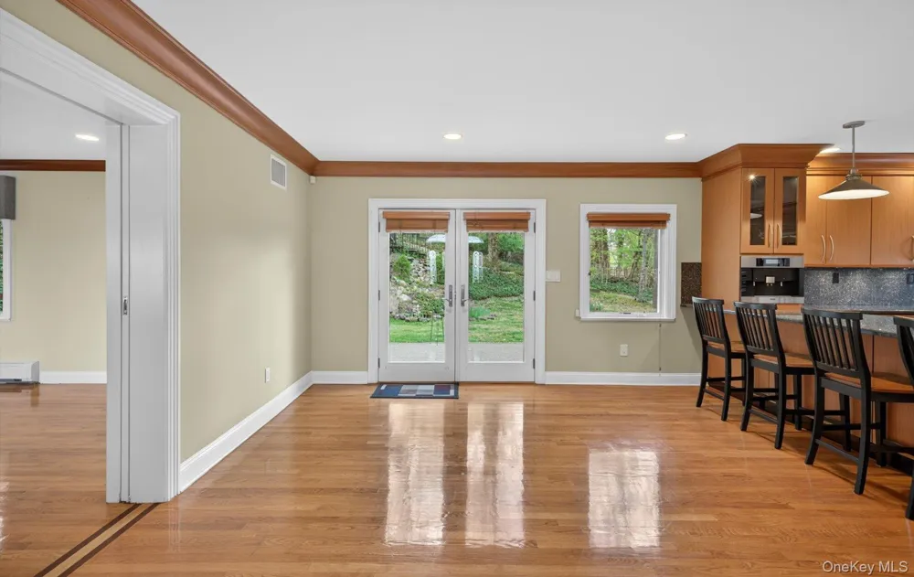 16 E Slope Road Bayville, NY 11709