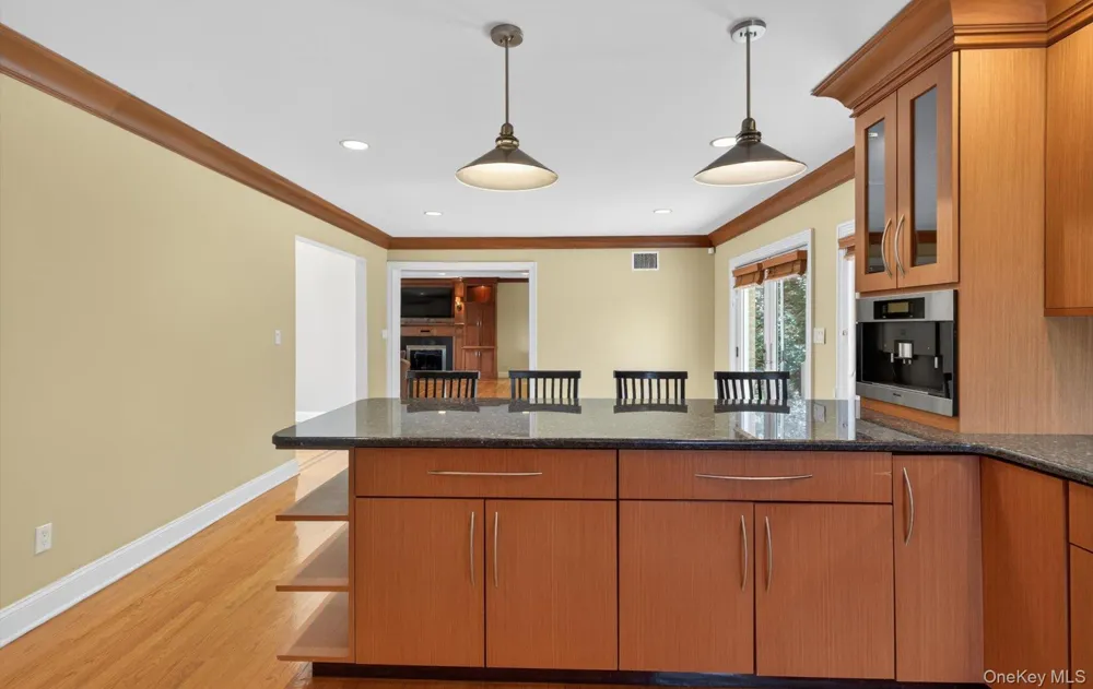 16 E Slope Road Bayville, NY 11709