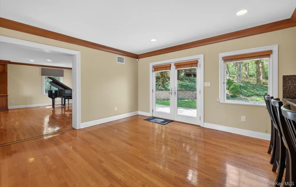 16 E Slope Road Bayville, NY 11709
