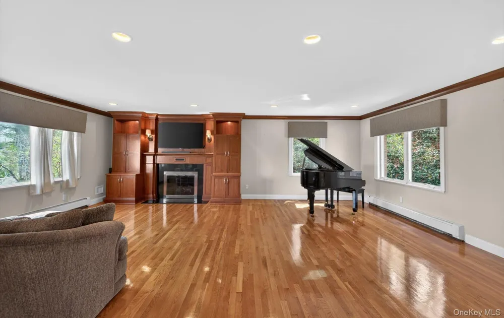 16 E Slope Road Bayville, NY 11709