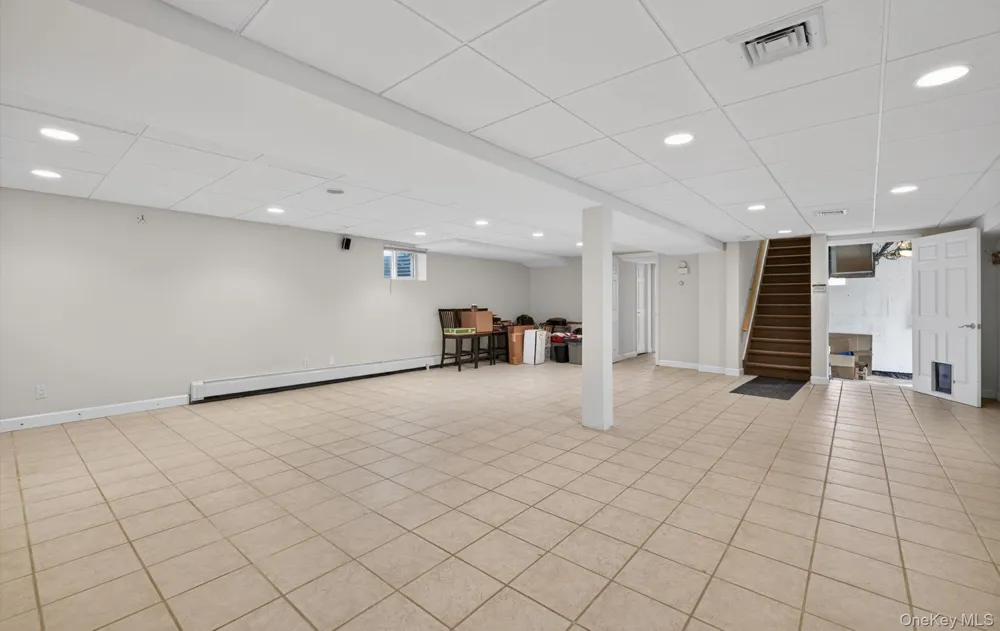16 E Slope Road Bayville, NY 11709