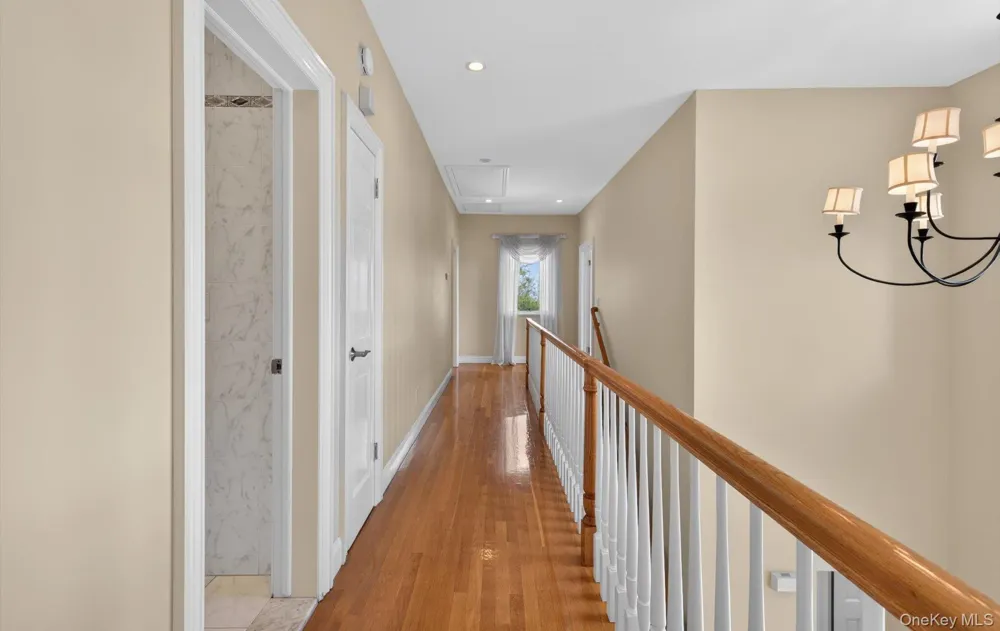 16 E Slope Road Bayville, NY 11709