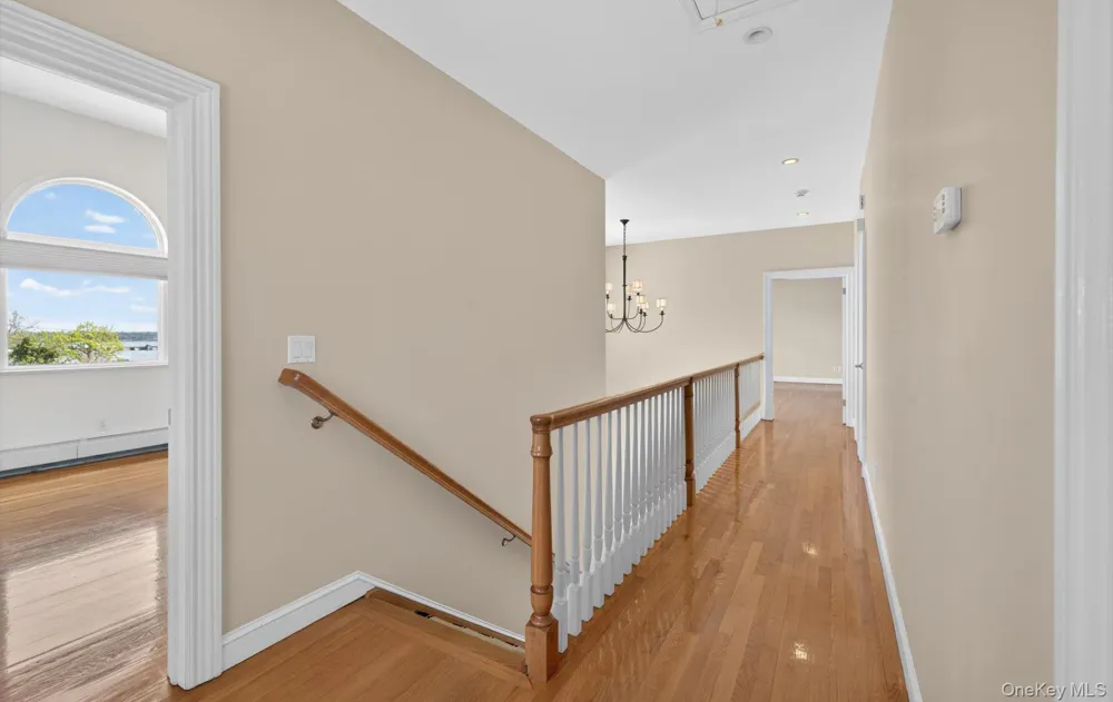 16 E Slope Road Bayville, NY 11709