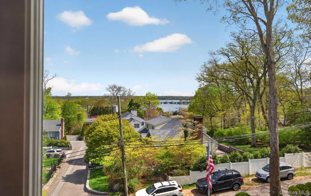 16 E Slope Road Bayville, NY 11709