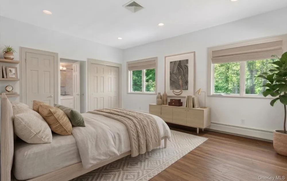 16 E Slope Road Bayville, NY 11709
