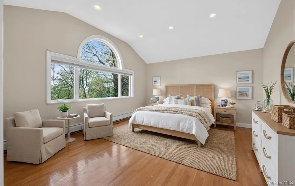 16 E Slope Road Bayville, NY 11709