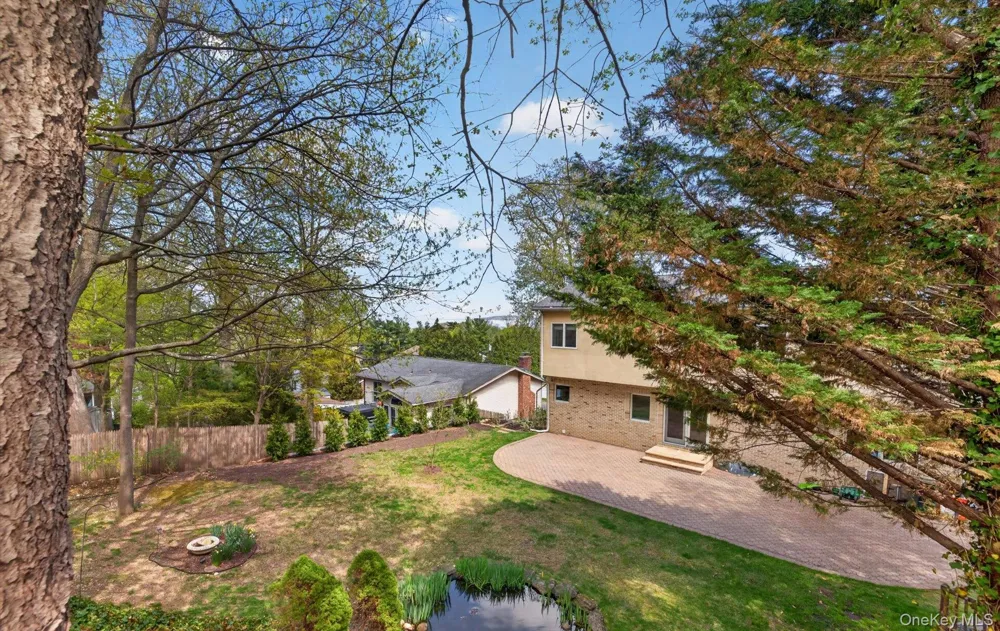 16 E Slope Road Bayville, NY 11709