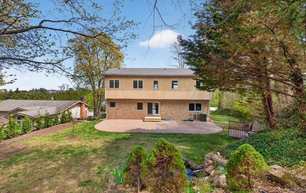 16 E Slope Road Bayville, NY 11709