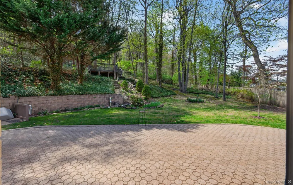 16 E Slope Road Bayville, NY 11709