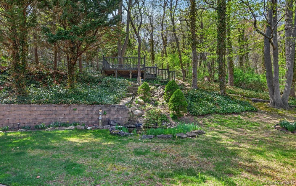16 E Slope Road Bayville, NY 11709