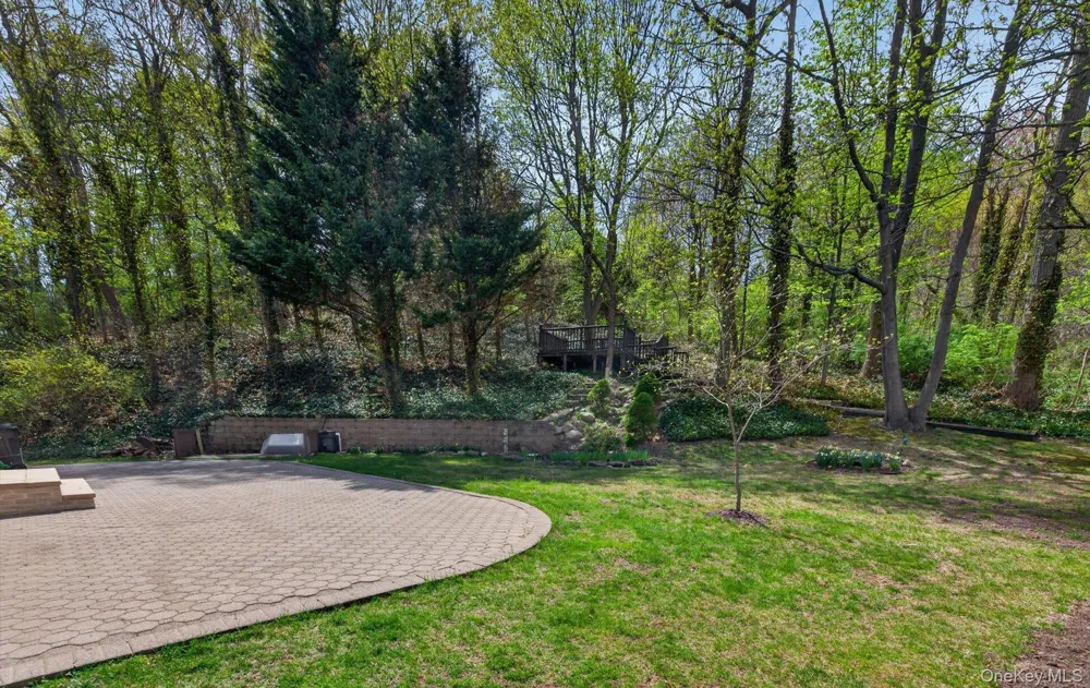 16 E Slope Road Bayville, NY 11709