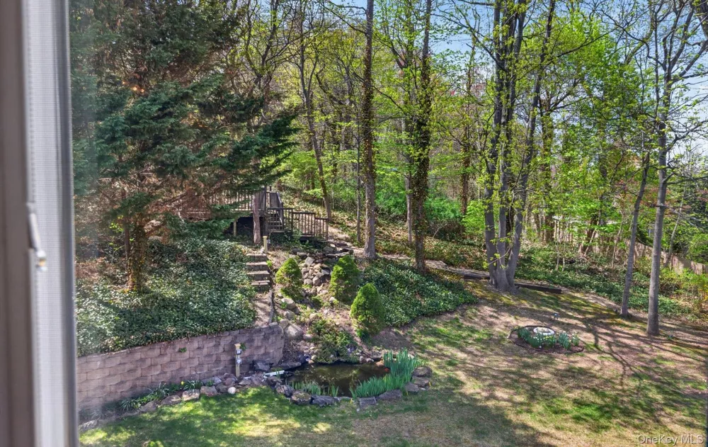 16 E Slope Road Bayville, NY 11709