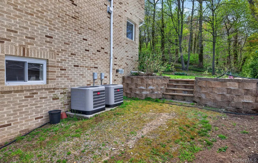 16 E Slope Road Bayville, NY 11709
