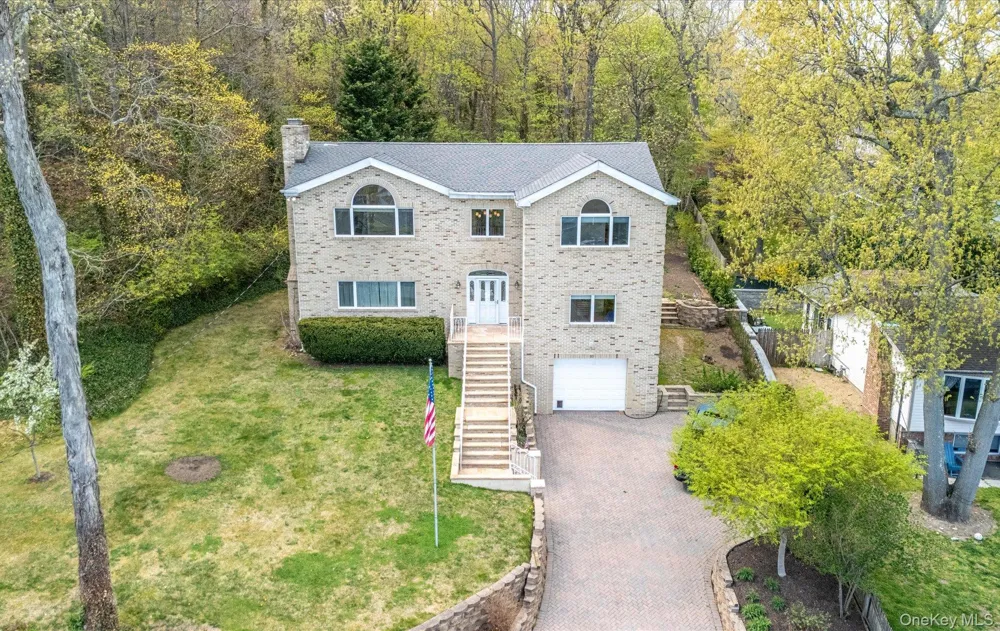 16 E Slope Road Bayville, NY 11709