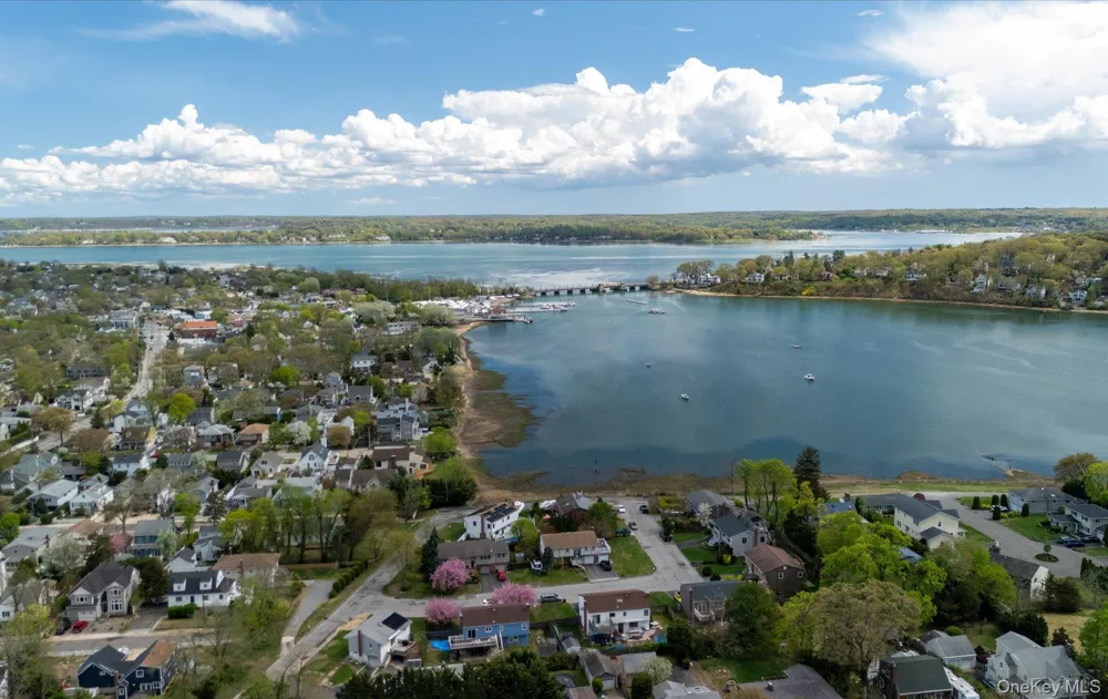 16 E Slope Road Bayville, NY 11709