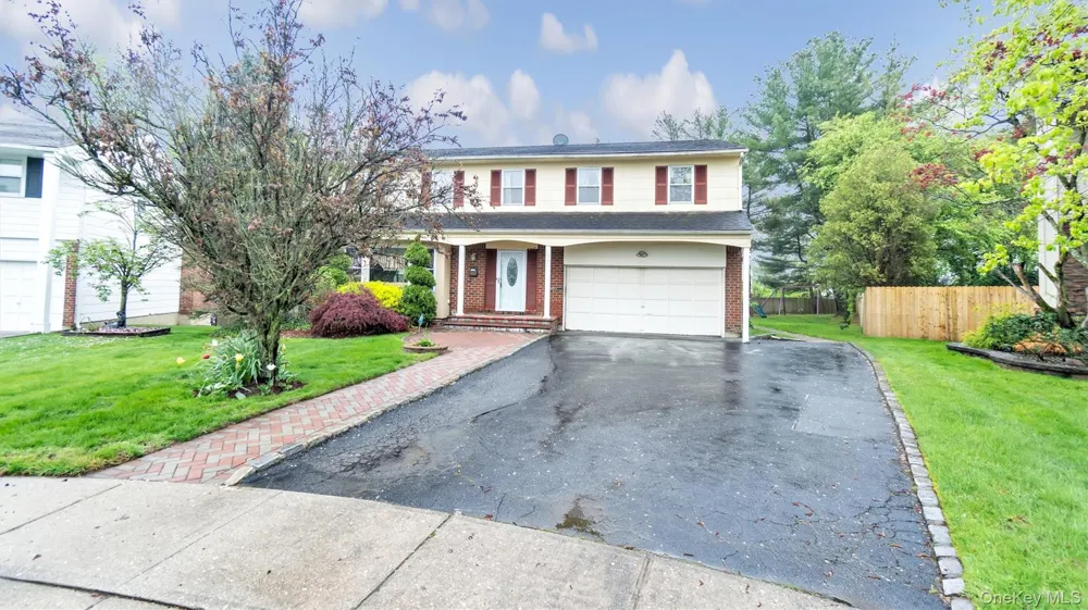 47 Carriage Road Roslyn, NY 11576