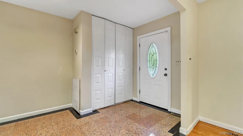 47 Carriage Road Roslyn, NY 11576