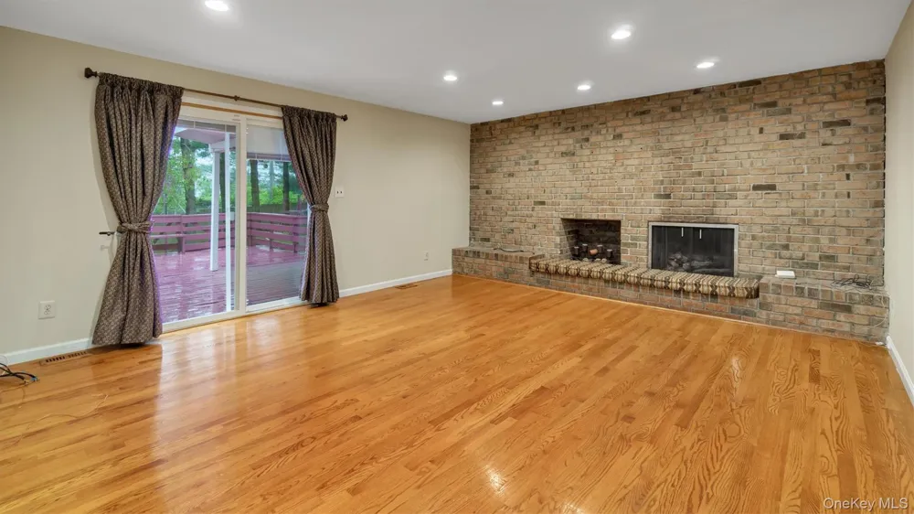 47 Carriage Road Roslyn, NY 11576