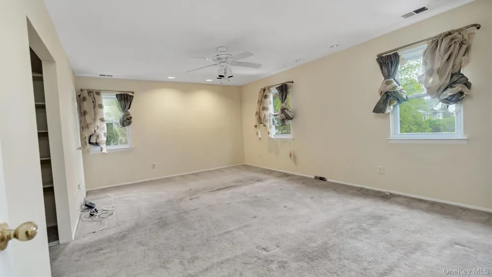 47 Carriage Road Roslyn, NY 11576