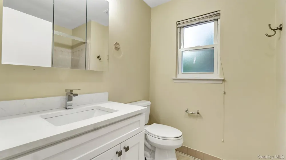 47 Carriage Road Roslyn, NY 11576