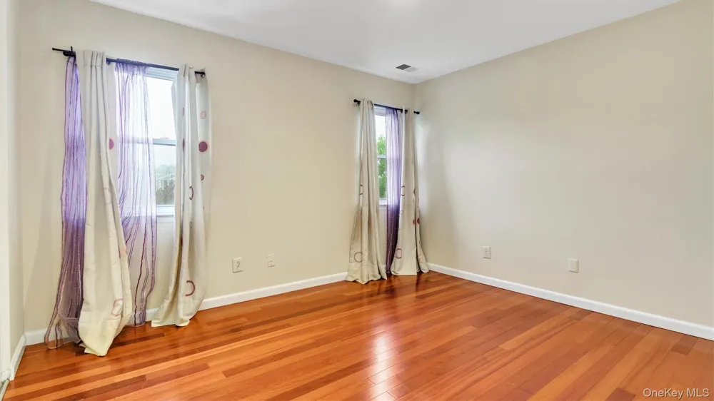 47 Carriage Road Roslyn, NY 11576