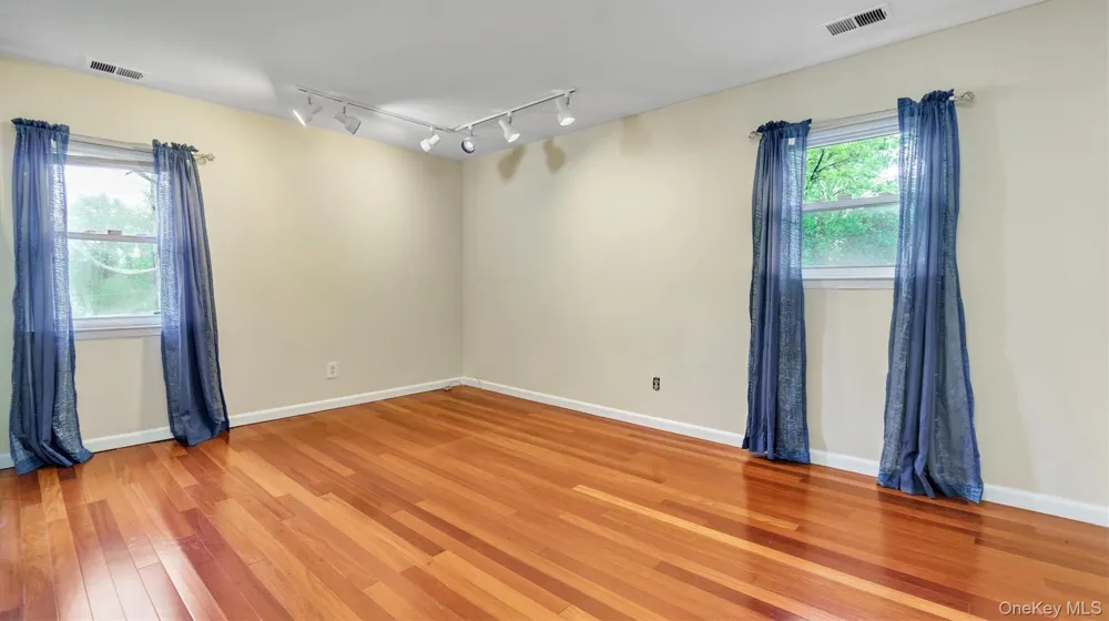47 Carriage Road Roslyn, NY 11576