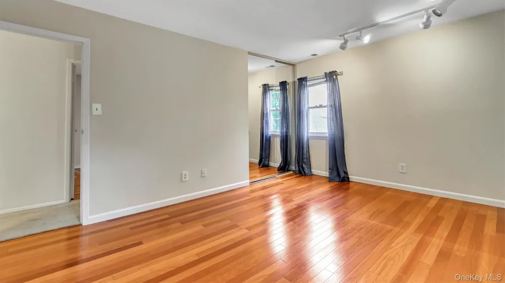 47 Carriage Road Roslyn, NY 11576