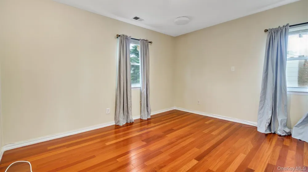 47 Carriage Road Roslyn, NY 11576