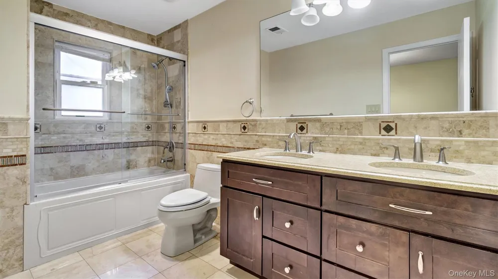 47 Carriage Road Roslyn, NY 11576