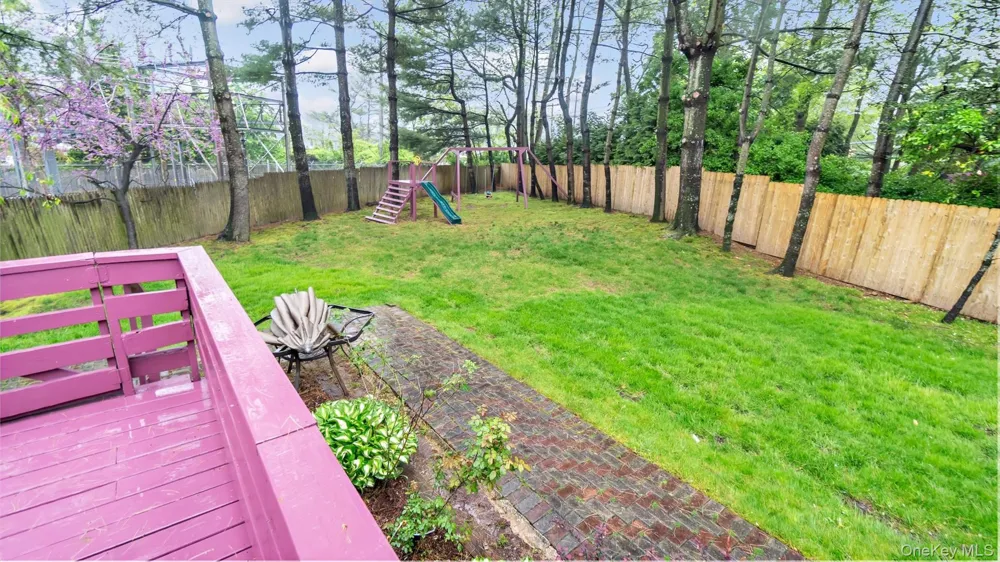 47 Carriage Road Roslyn, NY 11576