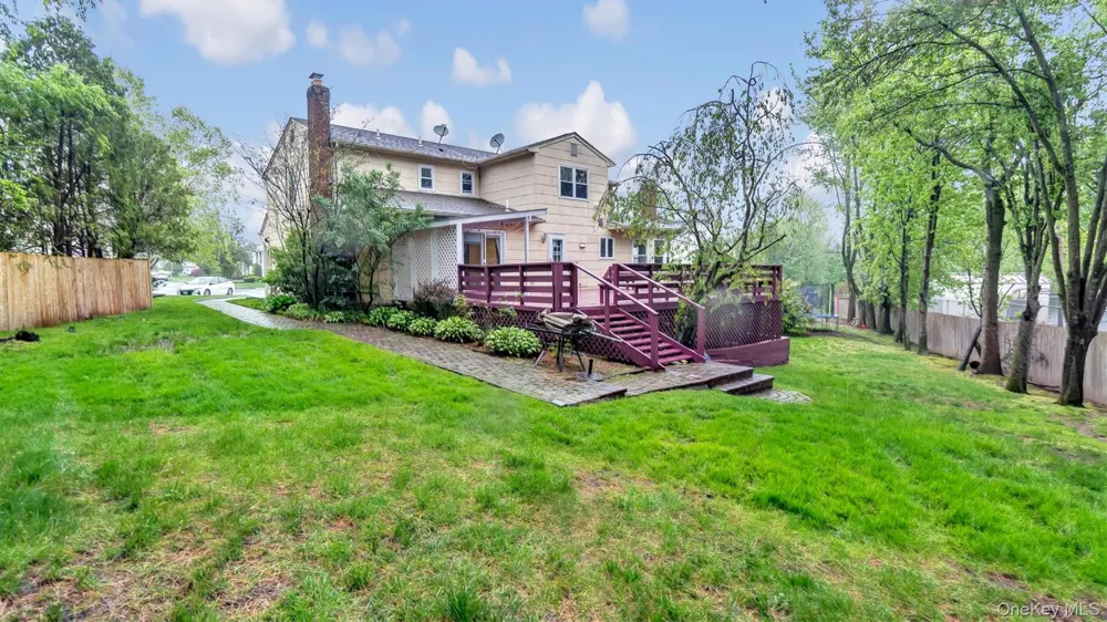 47 Carriage Road Roslyn, NY 11576