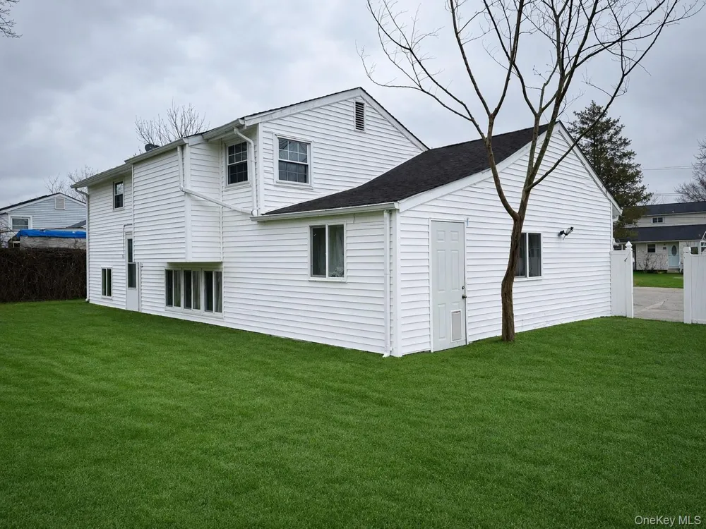 3108 Devon Avenue Medford, NY 11763