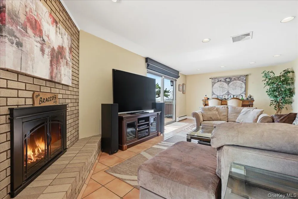 648 Nassau Avenue Freeport, NY 11520