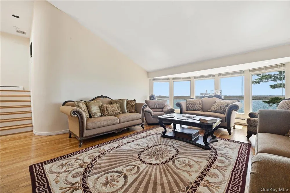 648 Nassau Avenue Freeport, NY 11520