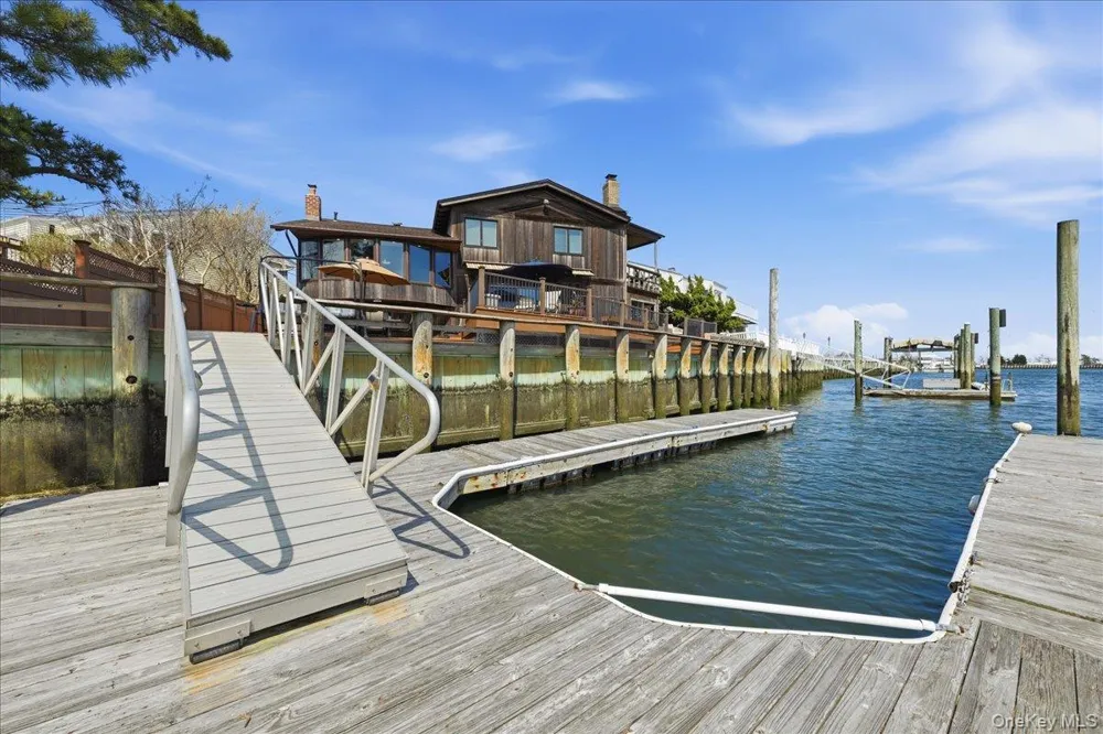 648 Nassau Avenue Freeport, NY 11520