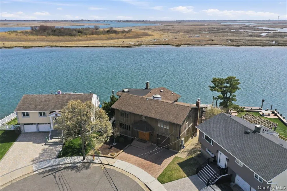648 Nassau Avenue Freeport, NY 11520