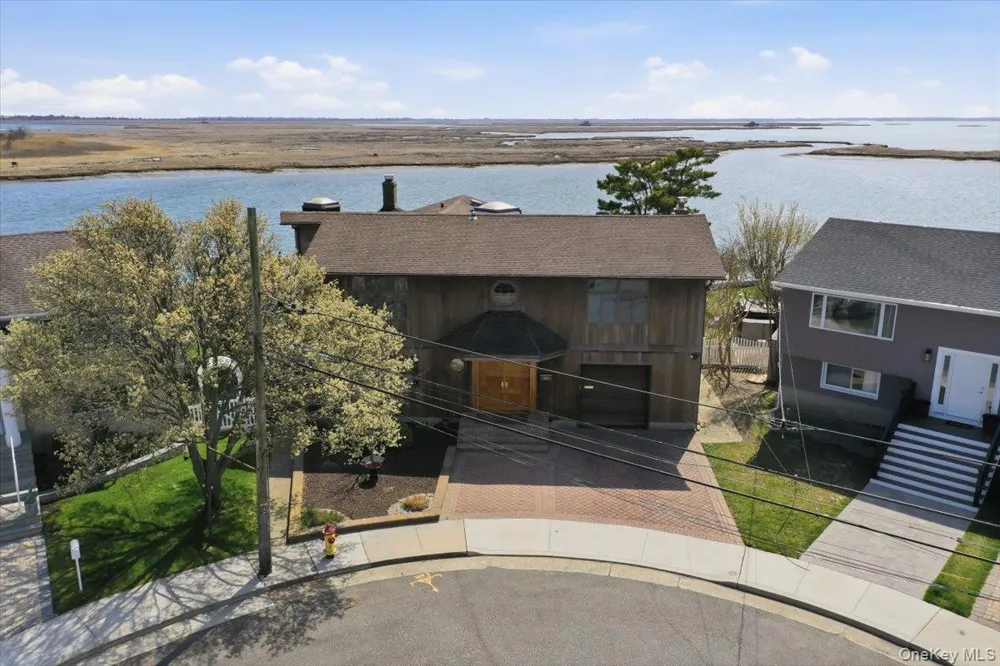 648 Nassau Avenue Freeport, NY 11520
